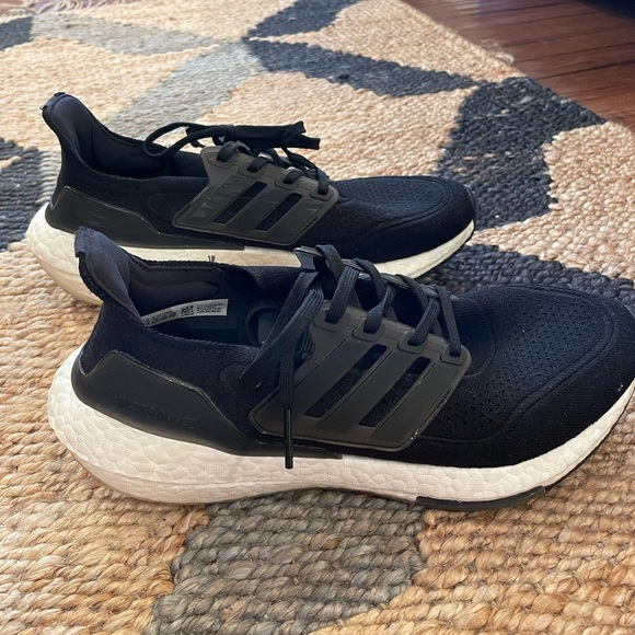 Black Adidas Ultraboost - Picture 1 of 4